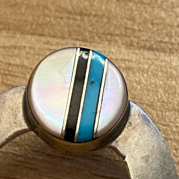 Vintage Zuni round sterling silver earrings, inlaid with turquoise, onyx and MOP - Picture 6 of 14